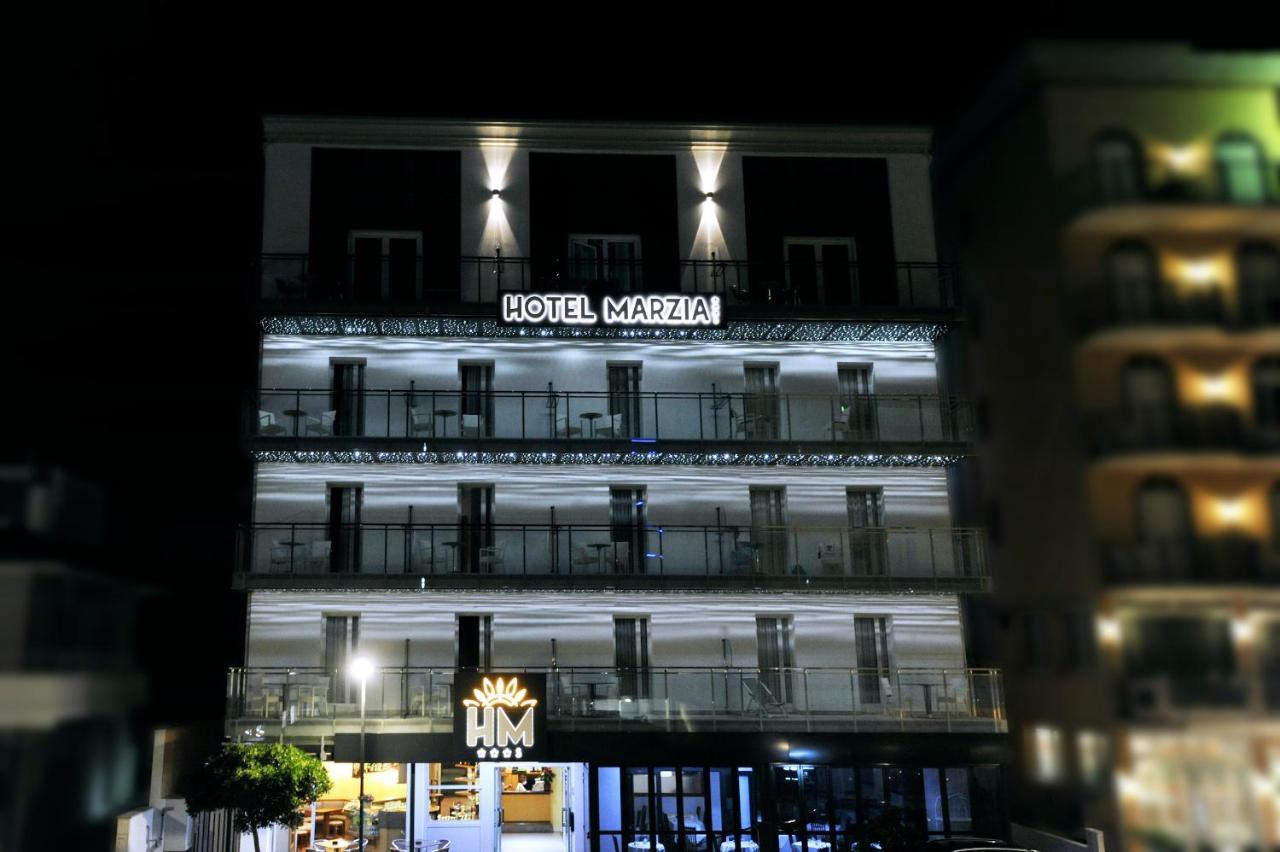 Hotel Marzia Holiday Queen Caorle Buitenkant foto