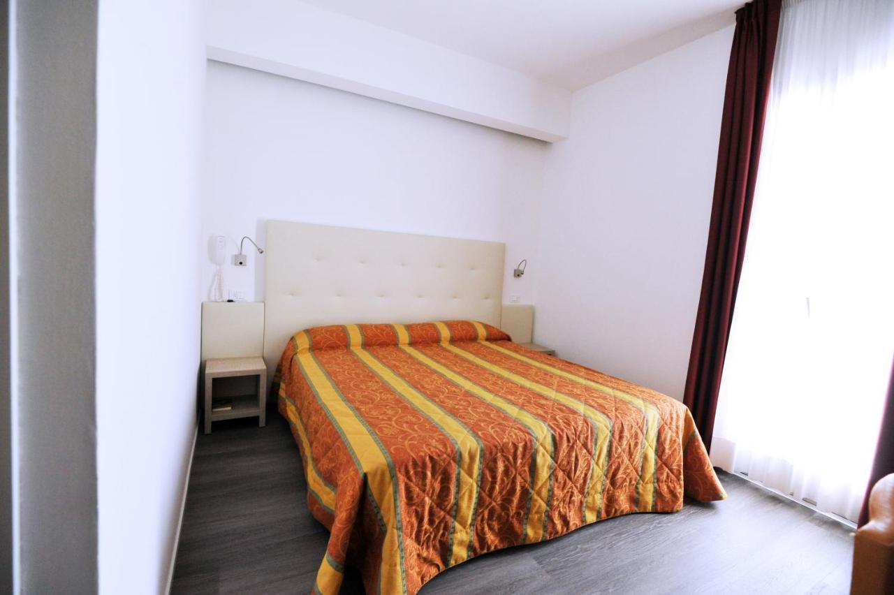 Hotel Marzia Holiday Queen Caorle Buitenkant foto