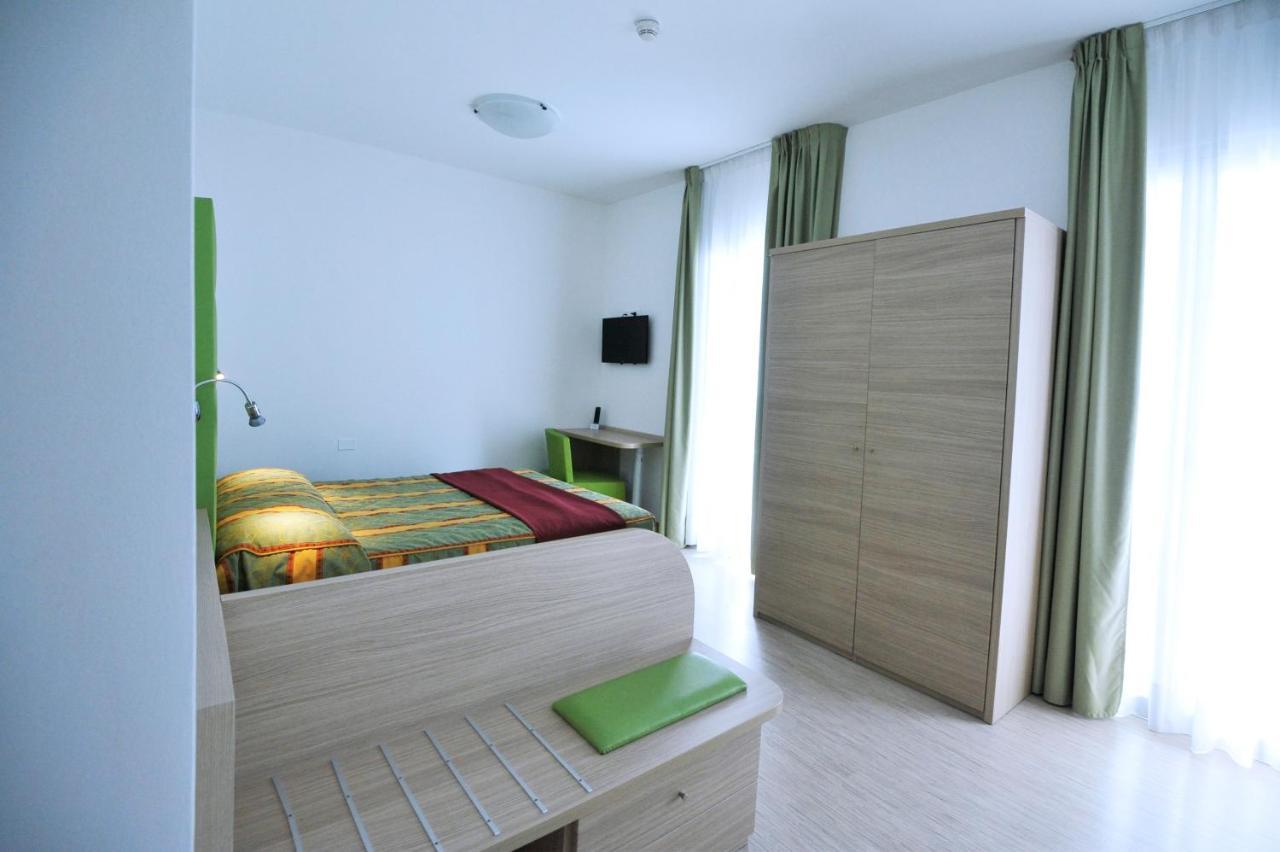 Hotel Marzia Holiday Queen Caorle Buitenkant foto