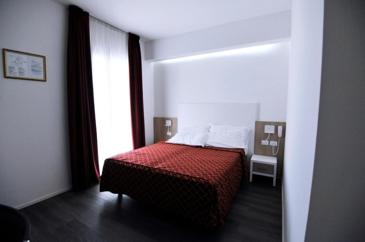 Hotel Marzia Holiday Queen Caorle Buitenkant foto