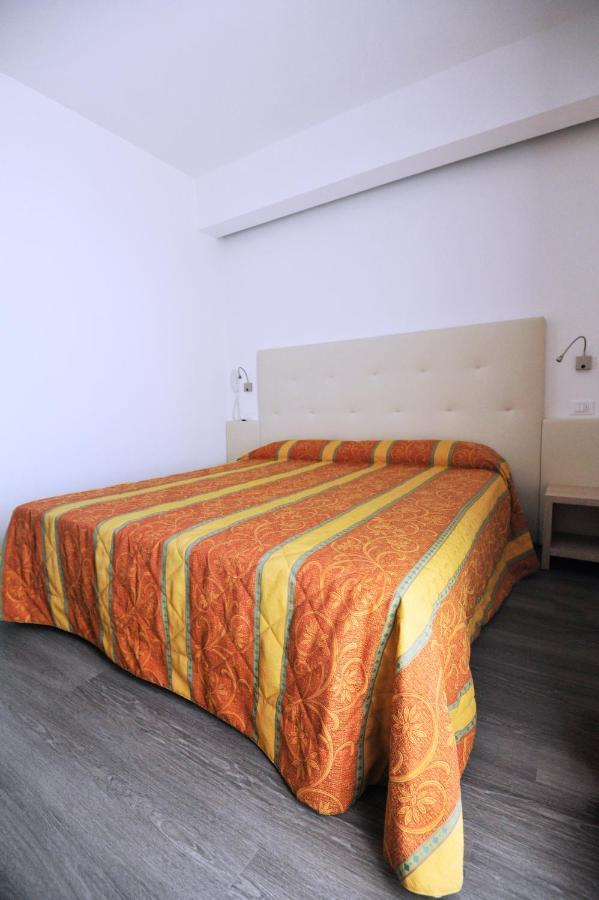 Hotel Marzia Holiday Queen Caorle Buitenkant foto