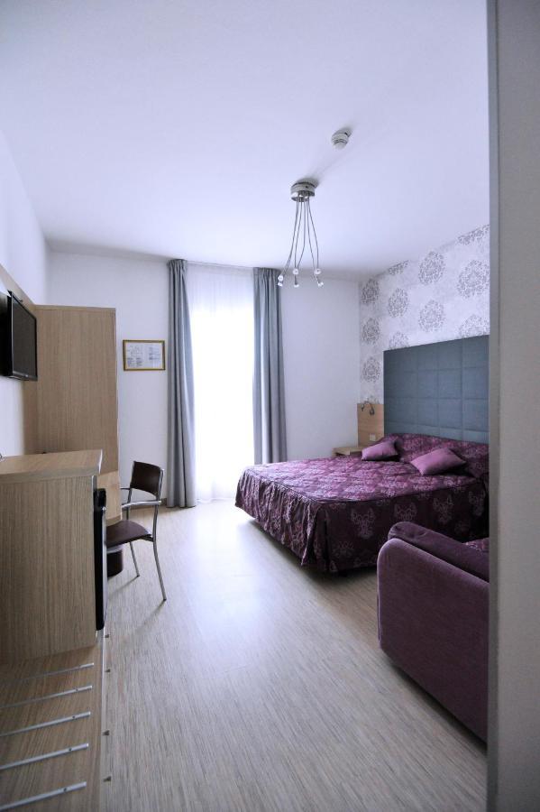 Hotel Marzia Holiday Queen Caorle Buitenkant foto