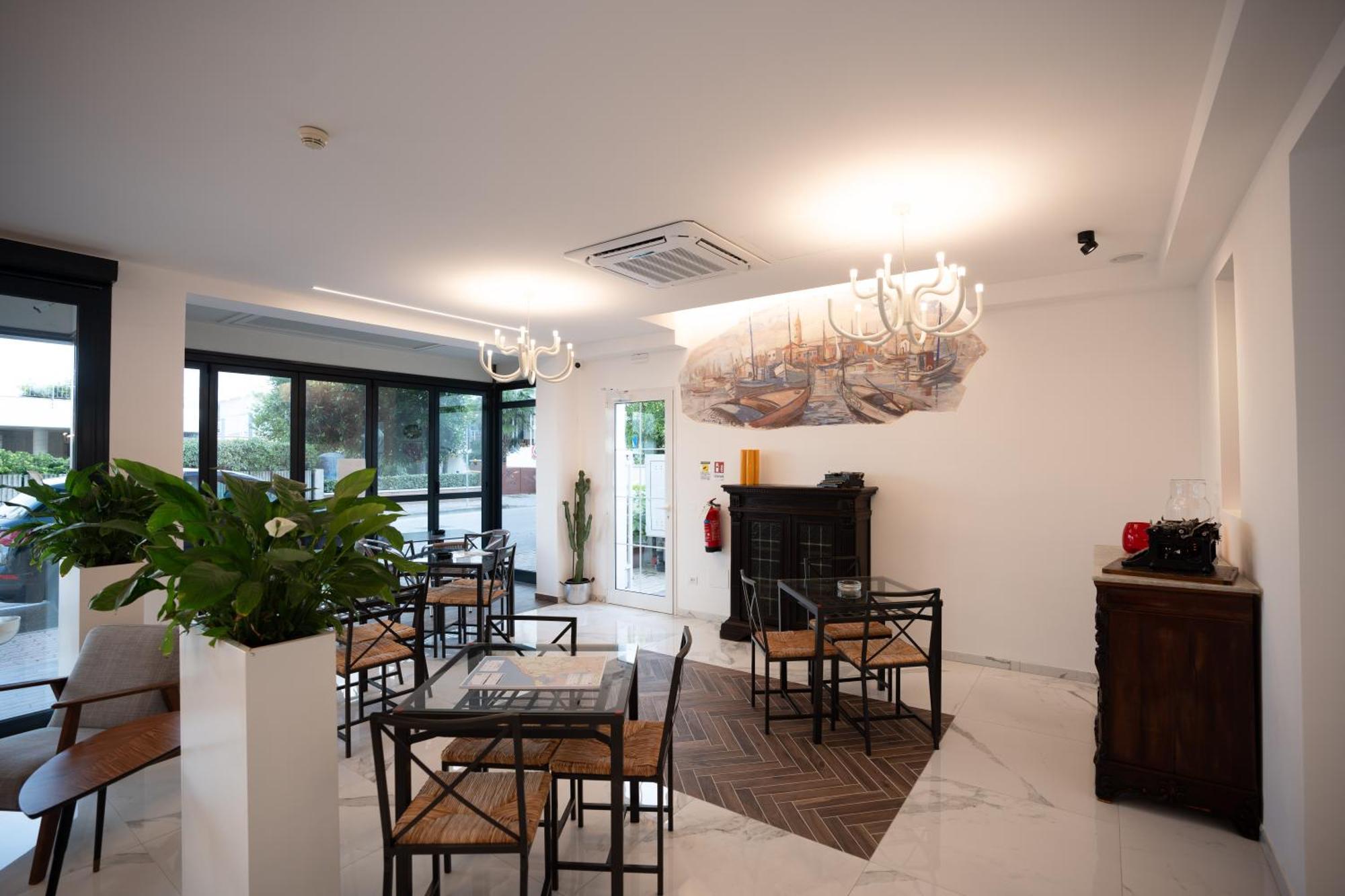 Hotel Marzia Holiday Queen Caorle Buitenkant foto