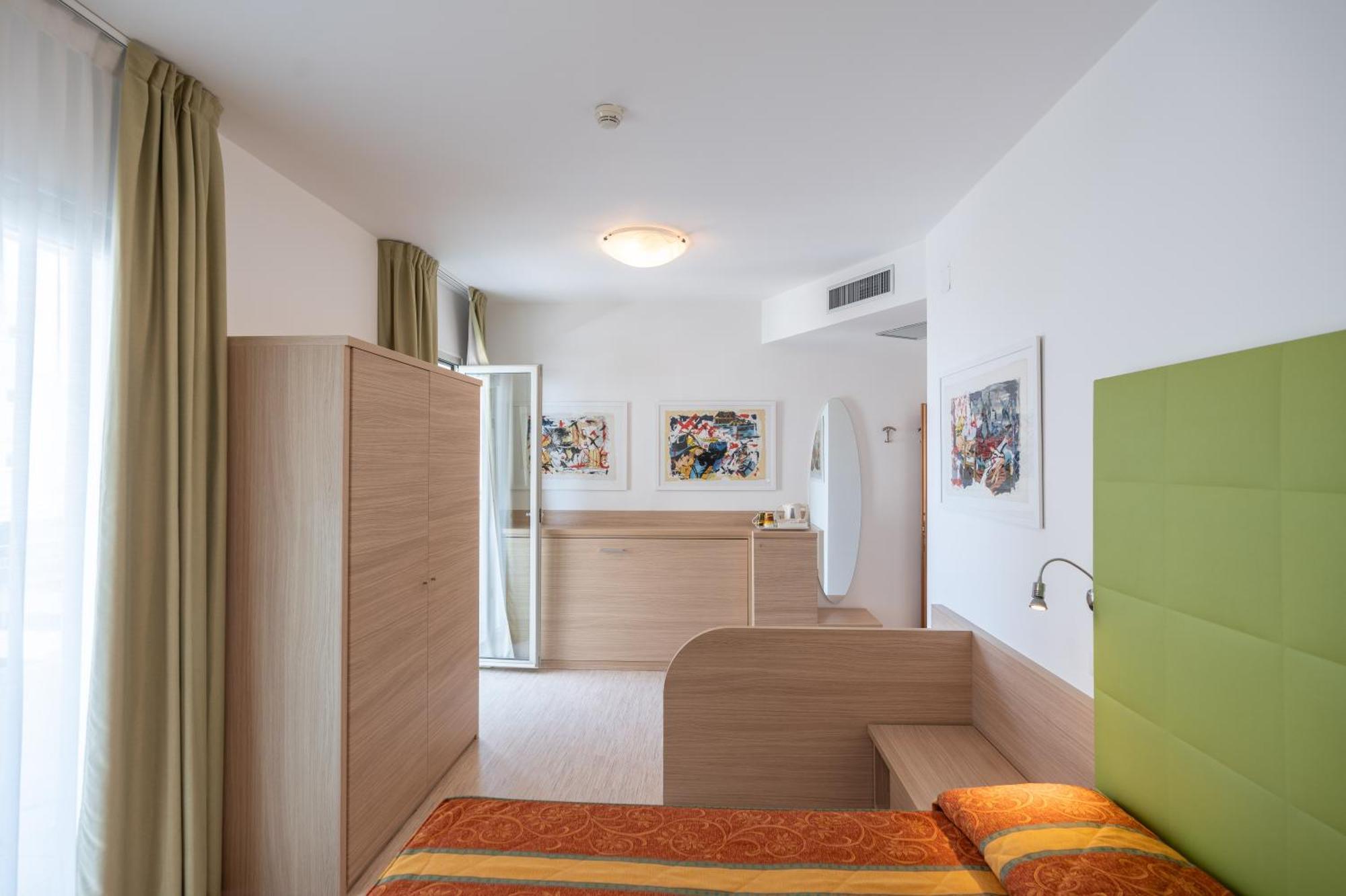 Hotel Marzia Holiday Queen Caorle Buitenkant foto