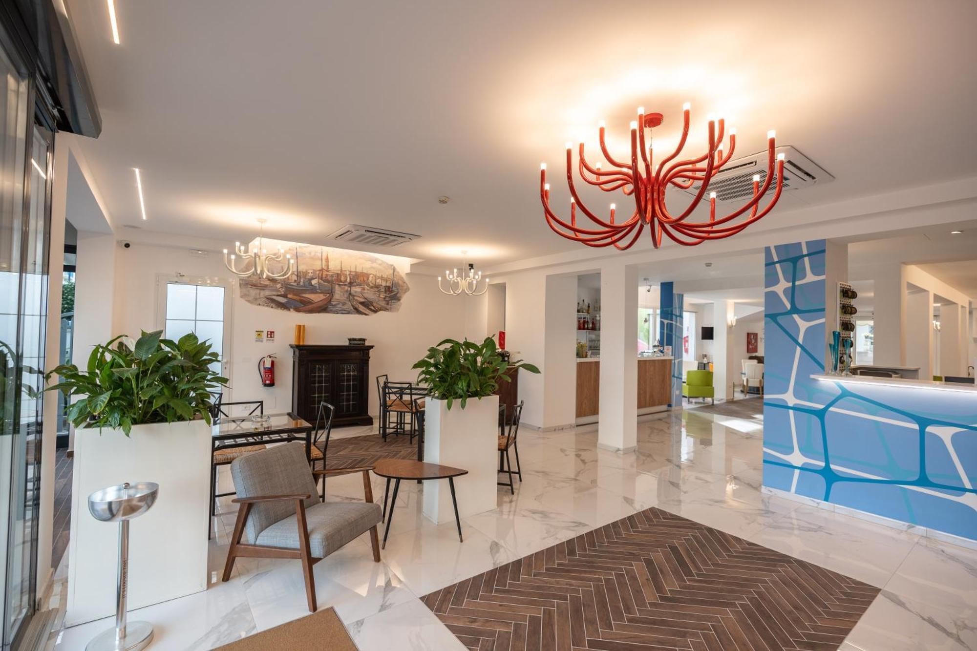 Hotel Marzia Holiday Queen Caorle Buitenkant foto