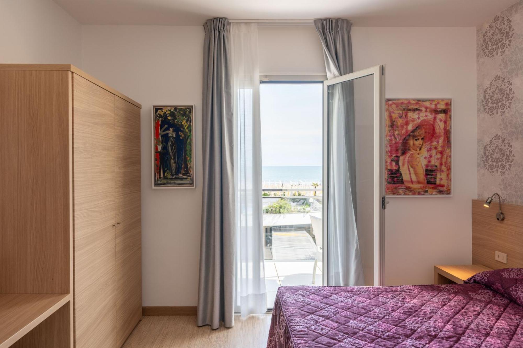 Hotel Marzia Holiday Queen Caorle Buitenkant foto